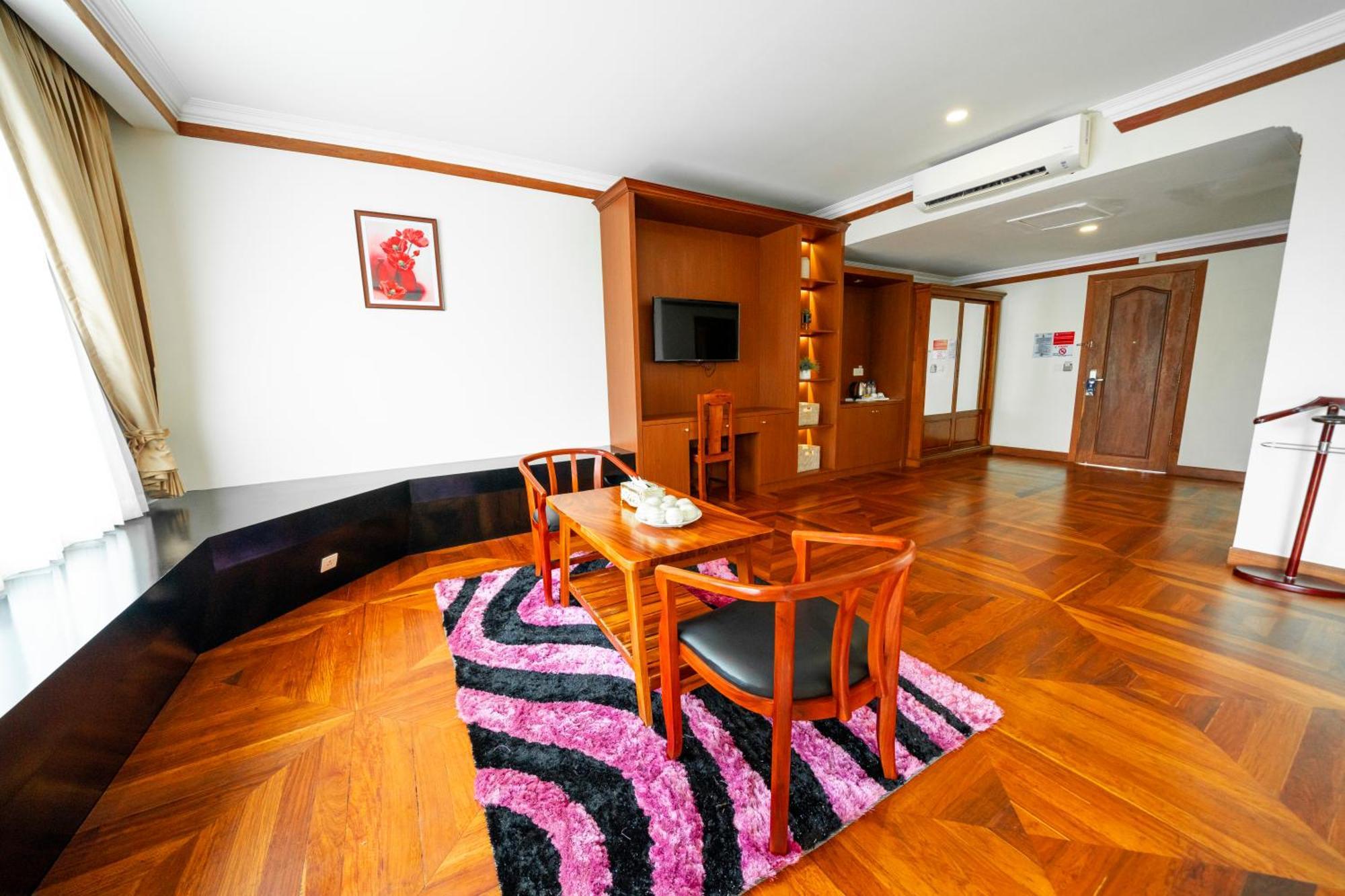 Pursat Riverside Hotel & Spa Dış mekan fotoğraf